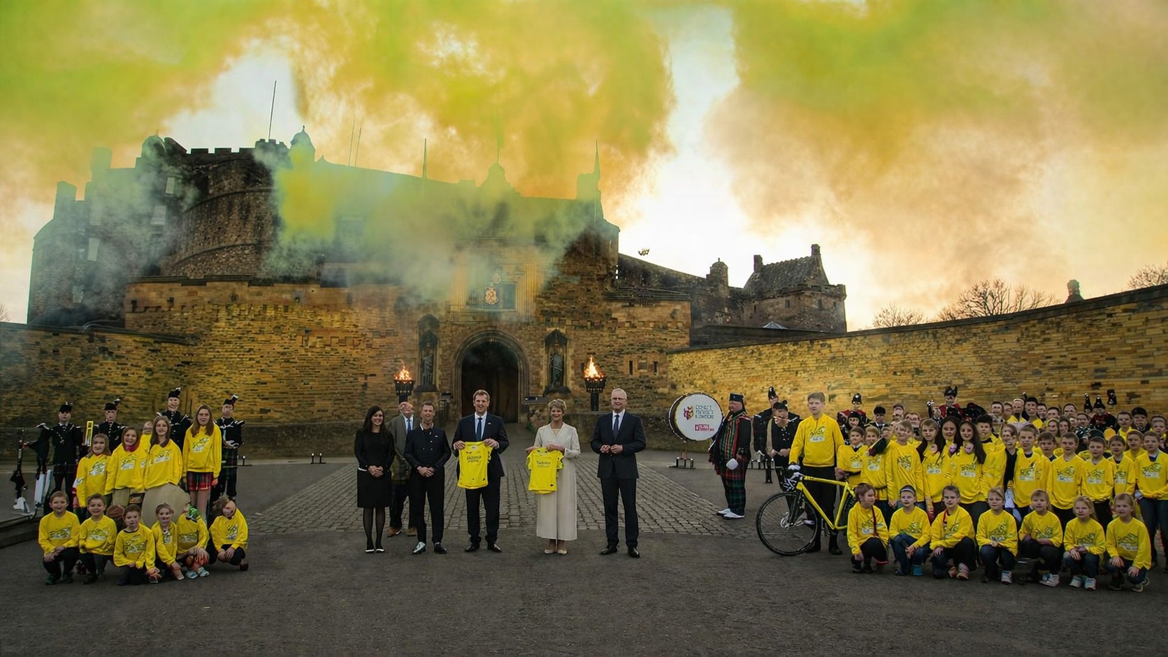 Tour de France 2027 Edinburgh announcement at Edinburgh Castle with yellow jerseys and crowd